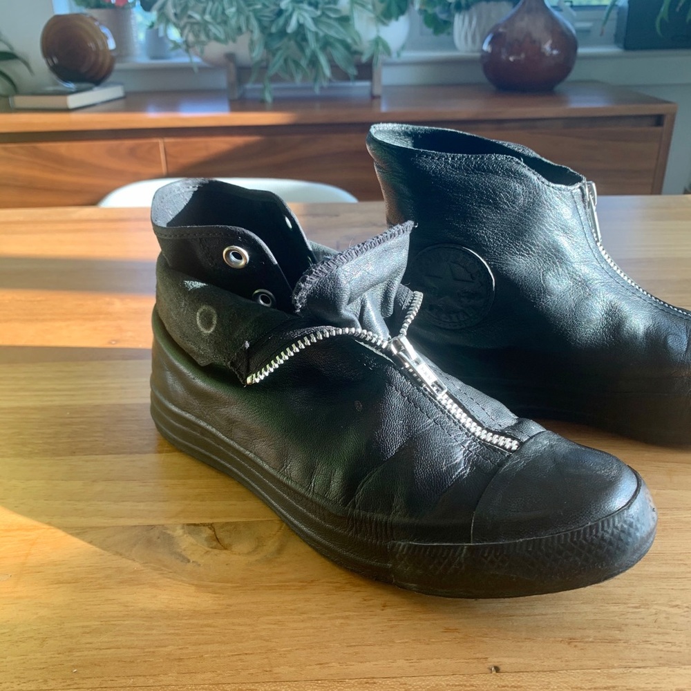 SOLD   Blk zip high top Cons.